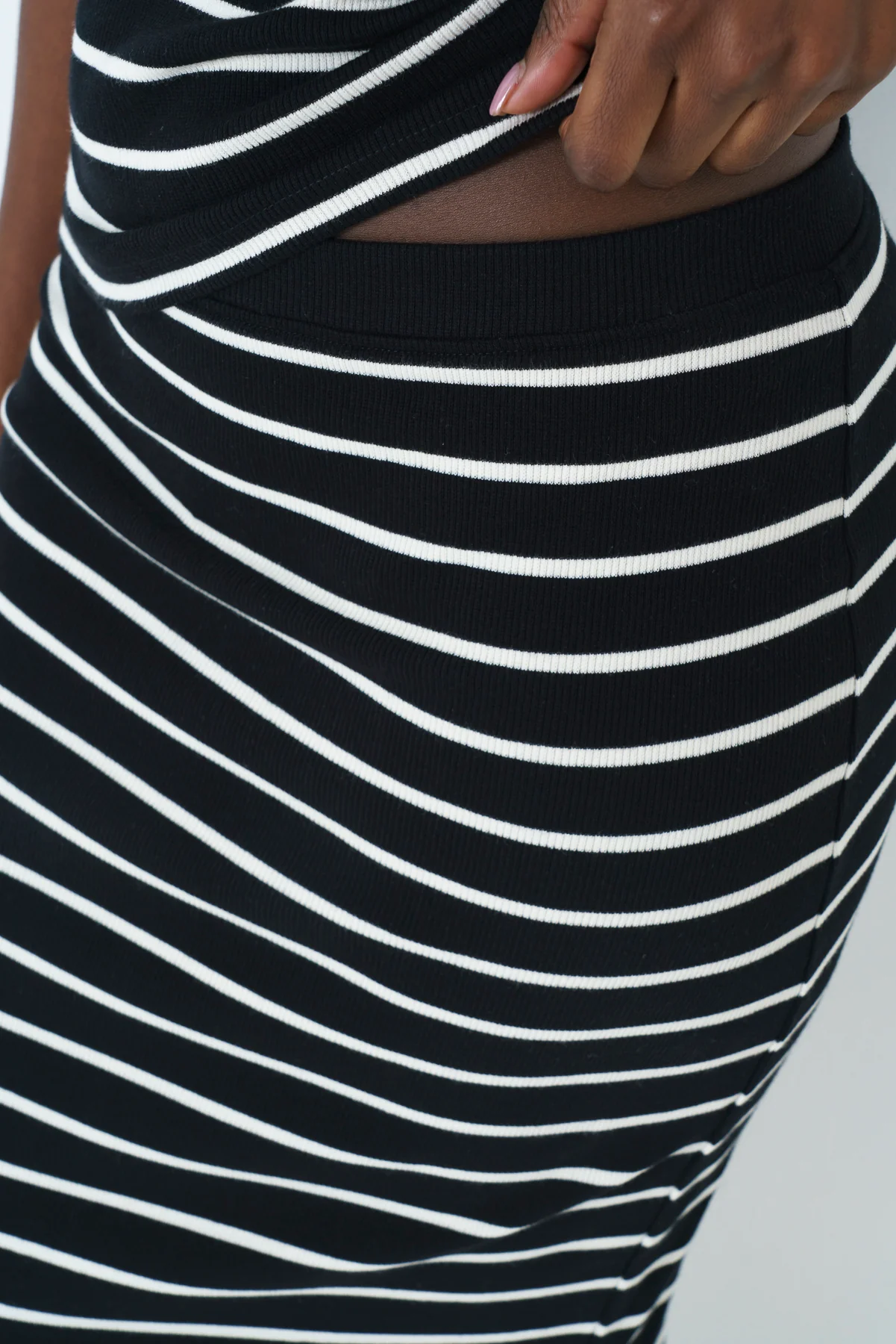 Ribbed Bodycon Skirt - Image 5